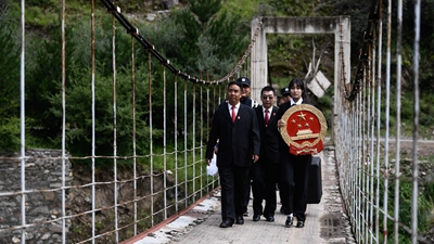 邁出法治中國建設新步伐——新時(shí)代推進(jìn)全面依法治國述評