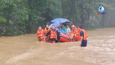 中國長(cháng)江流域遭受暴雨侵襲 新華社記者直擊救援一線(xiàn)