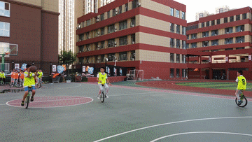 這所小學(xué)的“獨輪車(chē)+”課程，是孩子的健康快樂(lè )源泉
