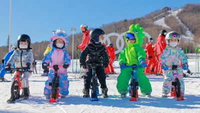 吉林各大雪場(chǎng)“開(kāi)板”，新玩法續寫(xiě)冰雪熱