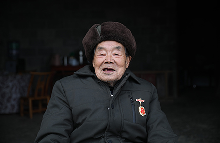 “死守陣地，決不能后退一寸”——記抗美援朝老兵黃忠茂
