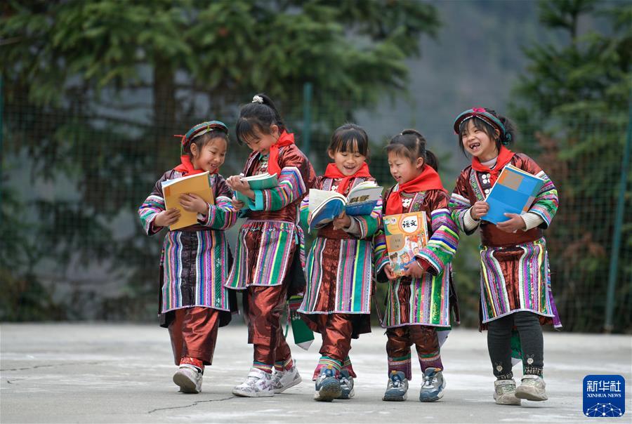 （鏡觀(guān)中國·新華社國內新聞?wù)掌恢芫x）（11）深山瑤寨“微小學(xué)”的新學(xué)期