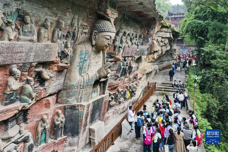 （經(jīng)濟）（1）世界文化遺產(chǎn)大足石刻景區接待游客量創(chuàng  )同期歷史新高