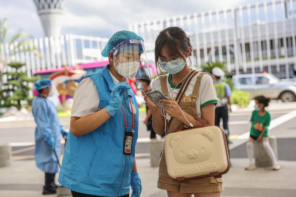 新華全媒+｜?？?ldquo;服務(wù)專(zhuān)班”助力滯留旅客順利返程