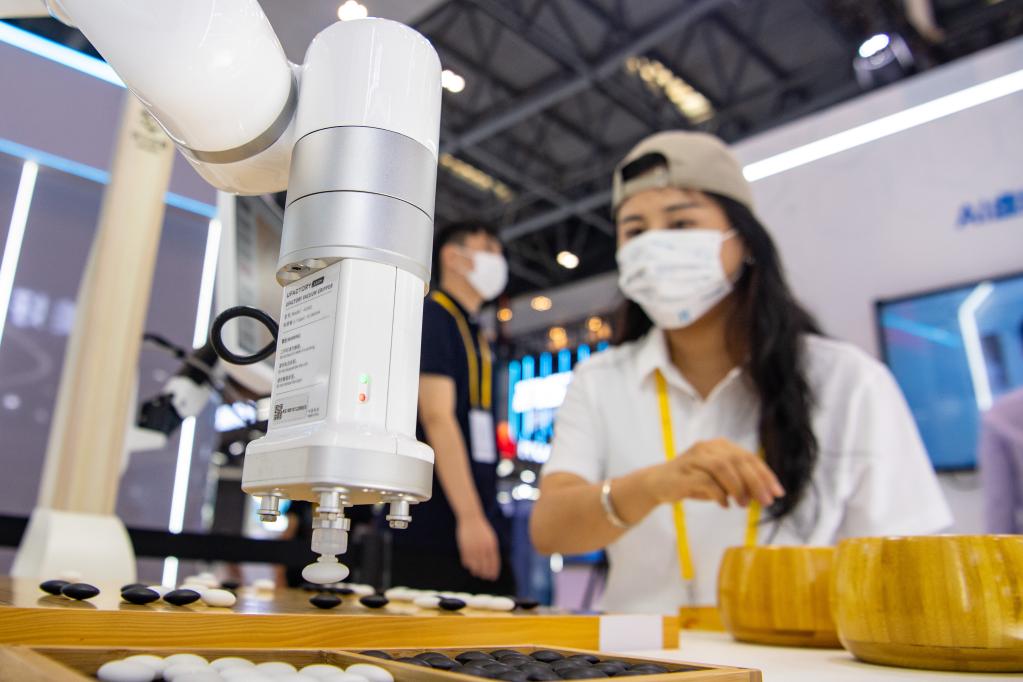 新華全媒+｜2022中國國際智能產(chǎn)業(yè)博覽會(huì )開(kāi)幕