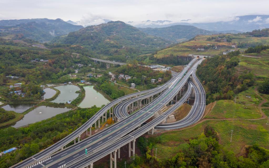 三峽庫區再添跨江大通道 恩廣高速萬(wàn)州環(huán)線(xiàn)段建成