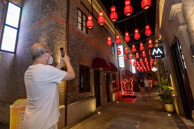 上海：老弄堂里的中秋燈會(huì )