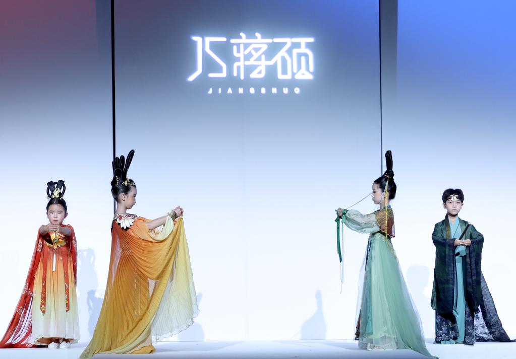 “JS·蔣碩”童裝發(fā)布會(huì )在京舉行