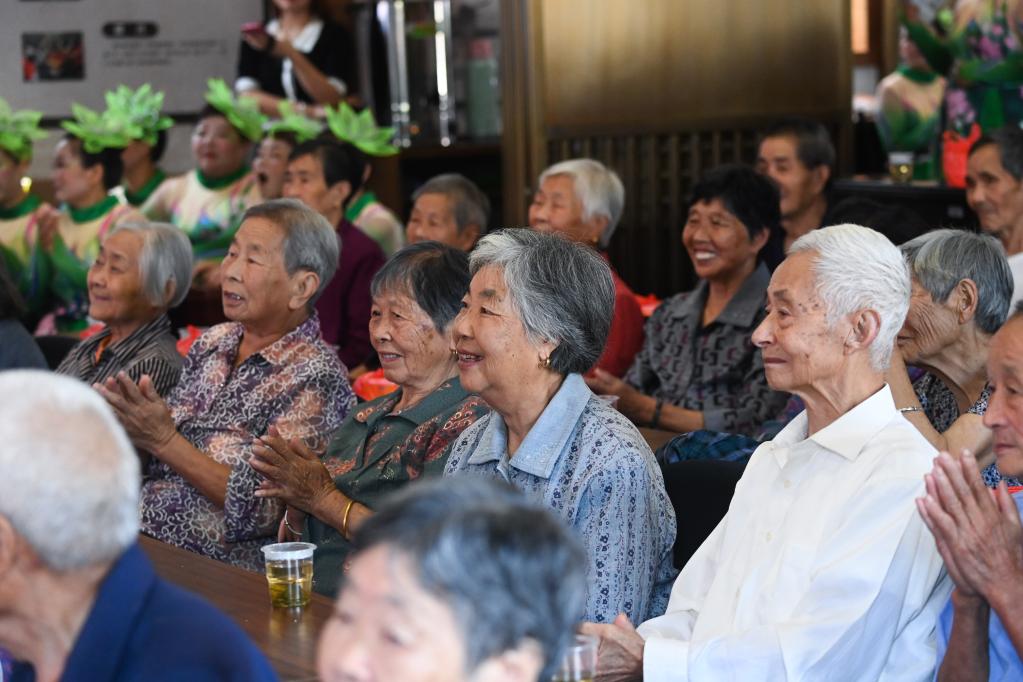 浙江臨安：黨員助老志愿服務(wù)隊 提升農村老人幸福感