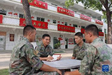 奮力實(shí)現建軍一百年奮斗目標 打開(kāi)強軍事業(yè)發(fā)展新局面——習近平主席出席軍隊領(lǐng)導干部會(huì )議時(shí)發(fā)表的重要講話(huà)在全軍部隊引起強烈反響