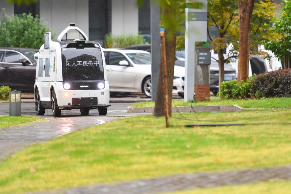 無(wú)人駕駛零售車(chē)園區“上崗”