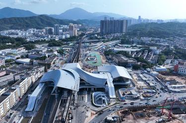 深圳地鐵“兩線(xiàn)三樞紐”開(kāi)通 運營(yíng)里程達483公里