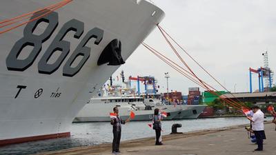 中國海軍“和平方舟”號醫院船抵達印尼雅加達訪(fǎng)問(wèn)