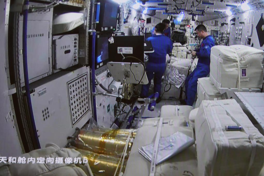 新華全媒+丨天舟五號貨運飛船與空間站組合體完成自主快速交會(huì )對接