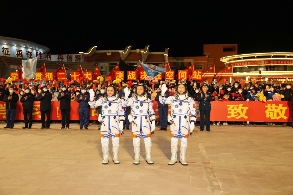 新華全媒+丨神舟十五號載人飛行任務(wù)航天員乘組出征儀式在酒泉衛星發(fā)射中心舉行