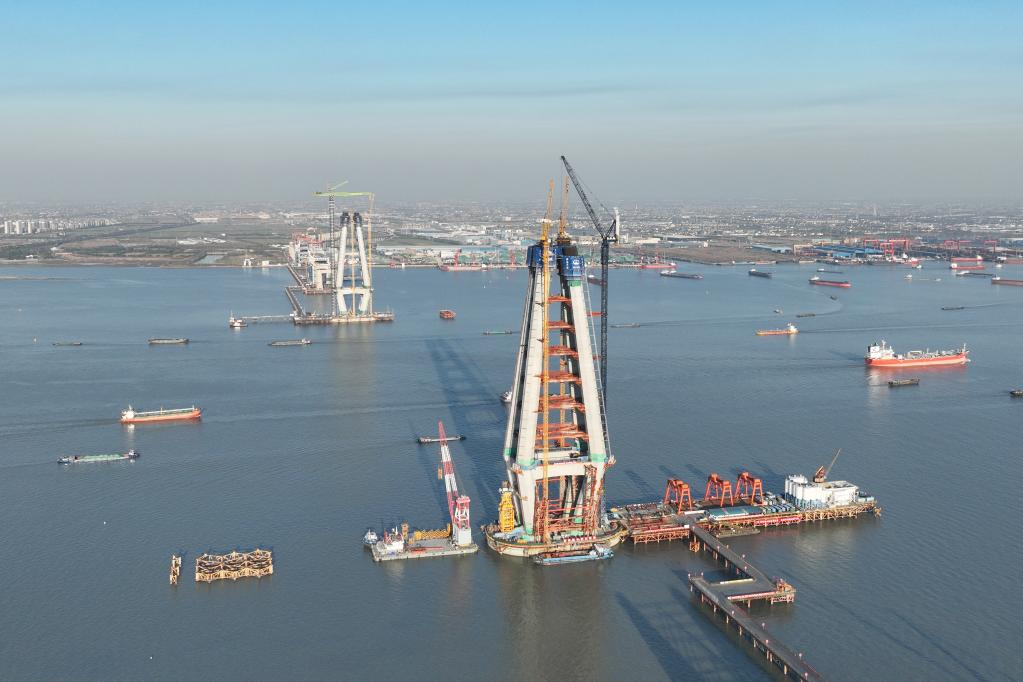 江蘇：常泰長(cháng)江大橋6號主塔高度突破200米