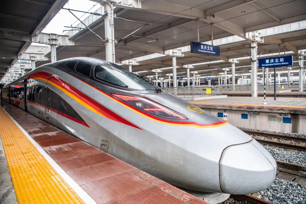 新華全媒+丨成渝城際高鐵旅客運送量呈現快速增長(cháng)趨勢