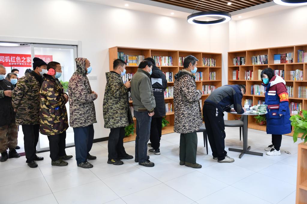 新華全媒+丨長(cháng)沙：“共享藥箱”為外賣(mài)騎手、快遞員等群體保駕護航