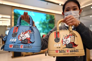 ?？趪H免稅城里的“兔年”商品