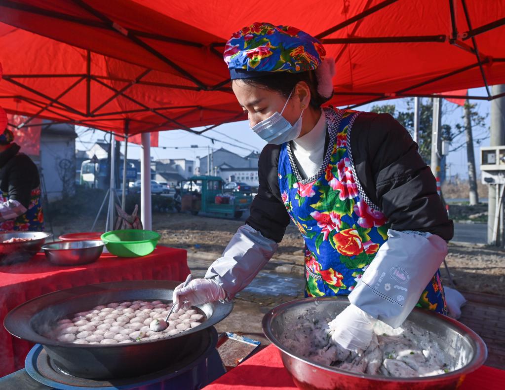 浙江湖州水鄉舉辦“魚(yú)湯飯 品豐年”迎新春活動(dòng)