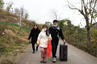 3000里回家路，女兒和媽媽在家等我