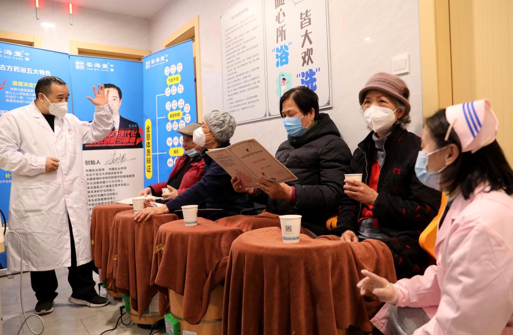 上海：關(guān)愛(ài)社區老人身心健康