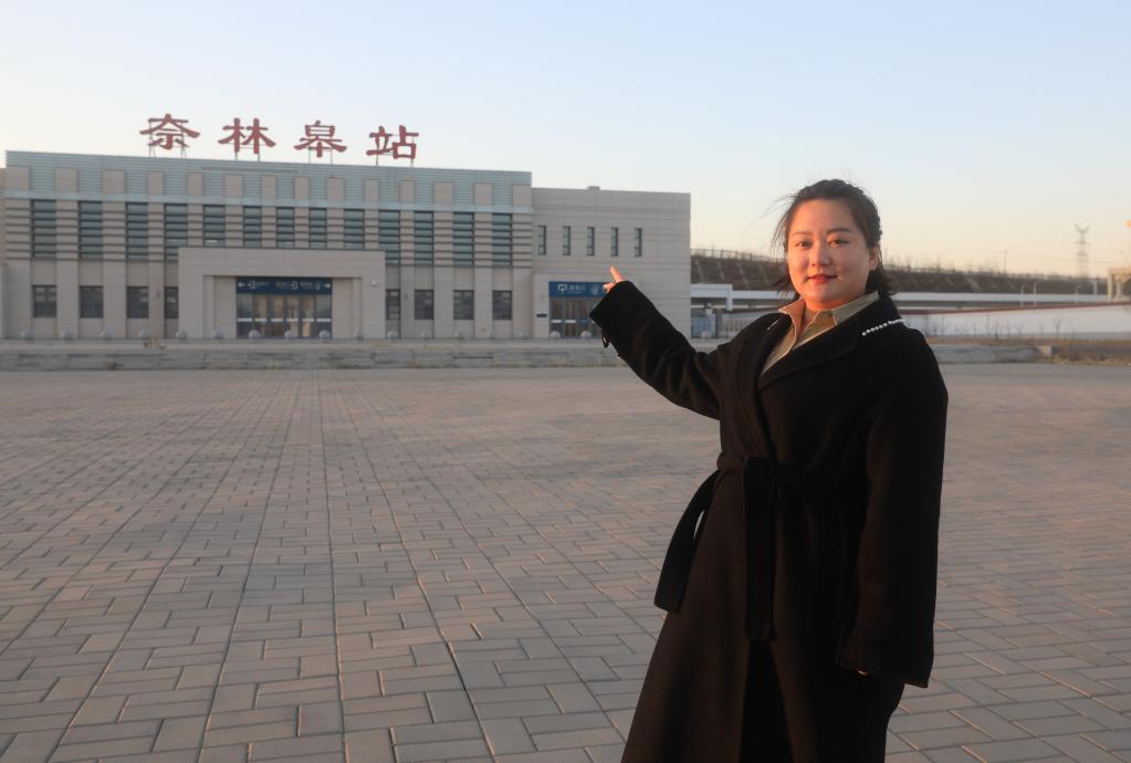 新華全媒+·代表風(fēng)采錄丨王穎：做 “有情懷，會(huì )妙招，富鄉親”新時(shí)代返鄉新農人