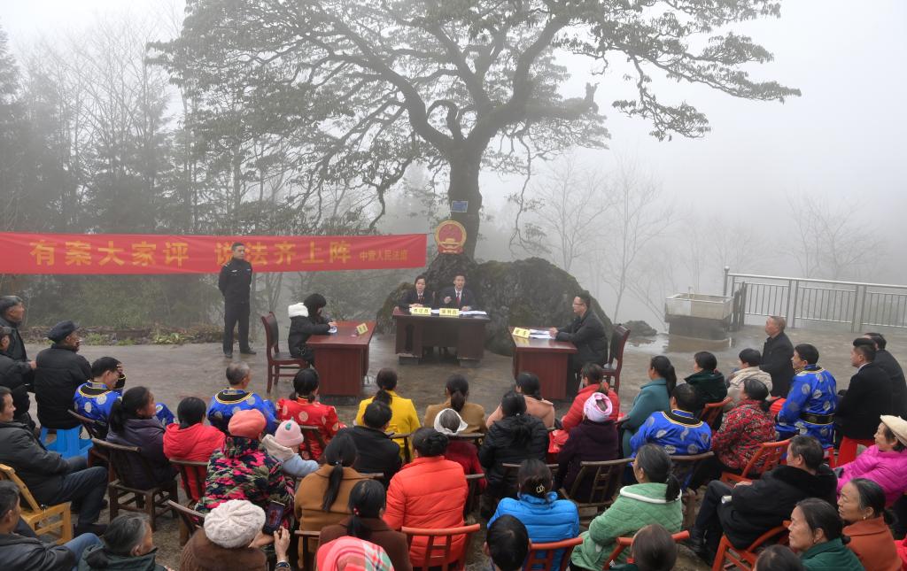 湖北鶴峰：巡回送法進(jìn)鄉村