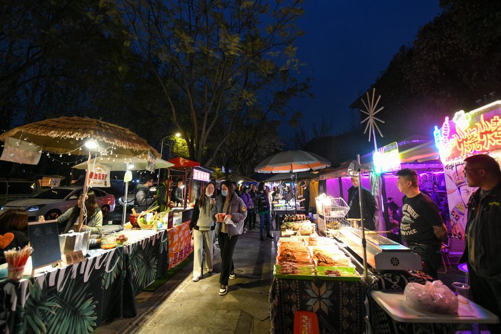 成都：“夜經(jīng)濟”點(diǎn)亮城市活力