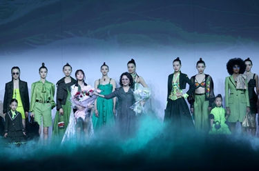 “綢都盛澤風(fēng)尚·劉薇”時(shí)裝發(fā)布會(huì )在京舉行