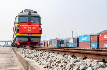 首班陸海新通道跨境鐵公聯(lián)運班列（重慶—瑞麗—緬甸）成功開(kāi)行
