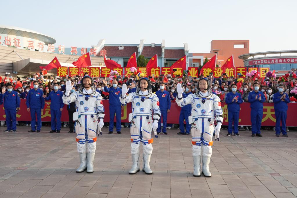 神舟十六號載人飛行任務(wù)航天員乘組出征儀式在酒泉衛星發(fā)射中心舉行