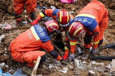 四川樂(lè )山金口河發(fā)生高位山體垮塌造成19人遇難