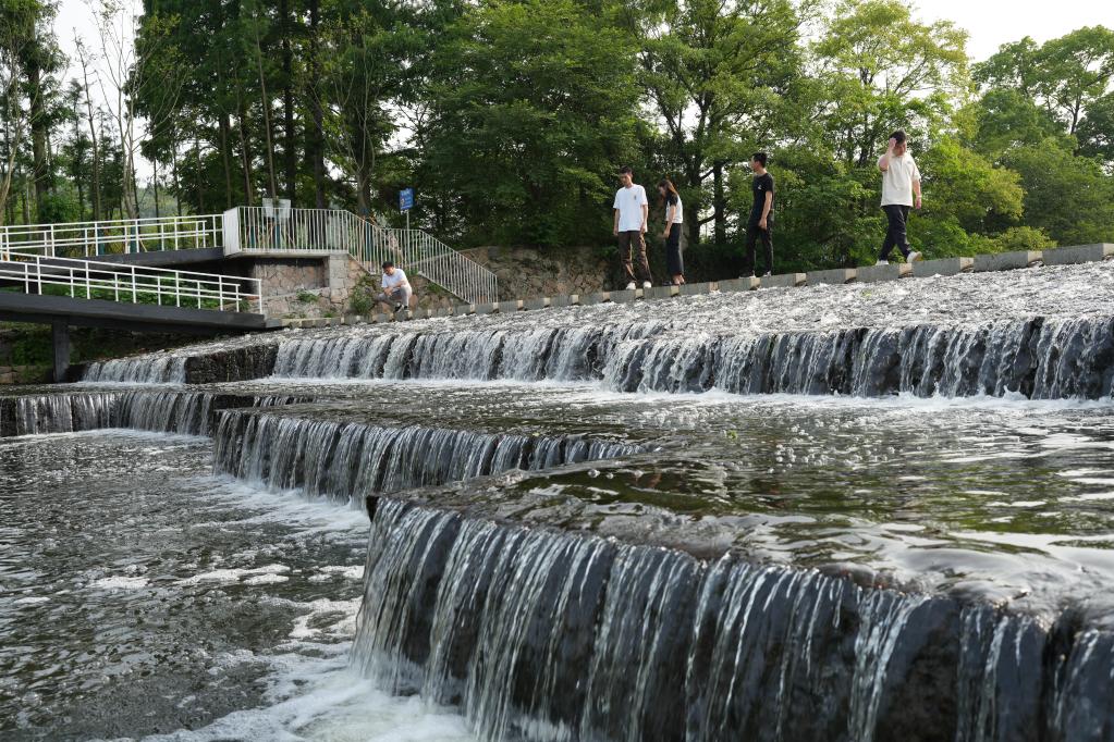 “千萬(wàn)工程”調研行丨浙江湖州：山區小鎮的“美麗逆襲”