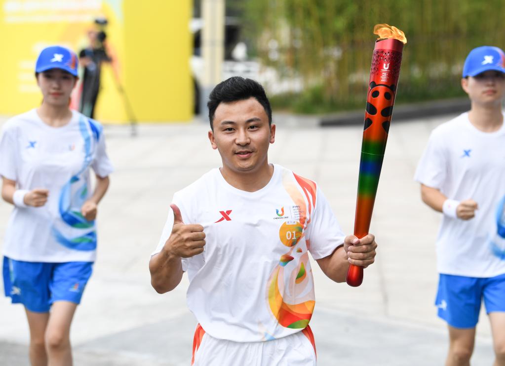 成都大運會(huì )火炬傳遞宜賓站舉行