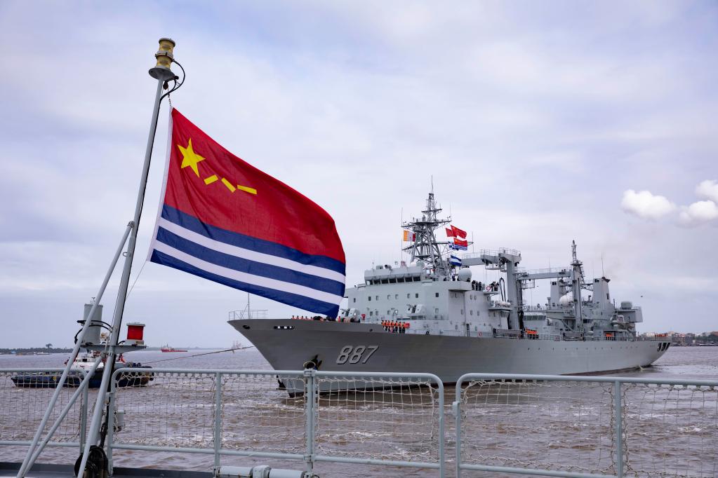 中國海軍第43批護航編隊圓滿(mǎn)結束對科特迪瓦友好訪(fǎng)問(wèn)