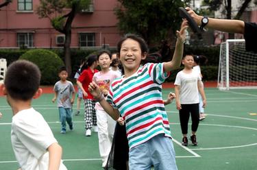 上海：緩解暑期“看護難” 小學(xué)生愛(ài)心暑托班開(kāi)班