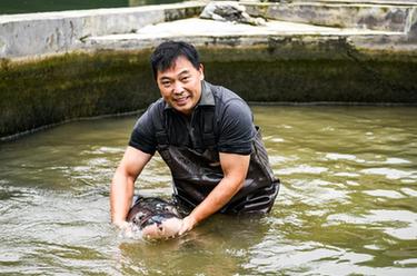 新時(shí)代中國調研行·長(cháng)江篇｜“水中大熊貓”的“奶爸”