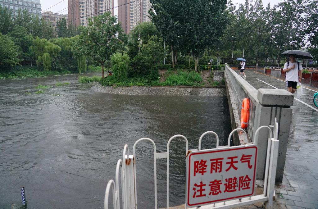 新華全媒+丨暴雨紅色預警繼續 多部門(mén)部署應對工作