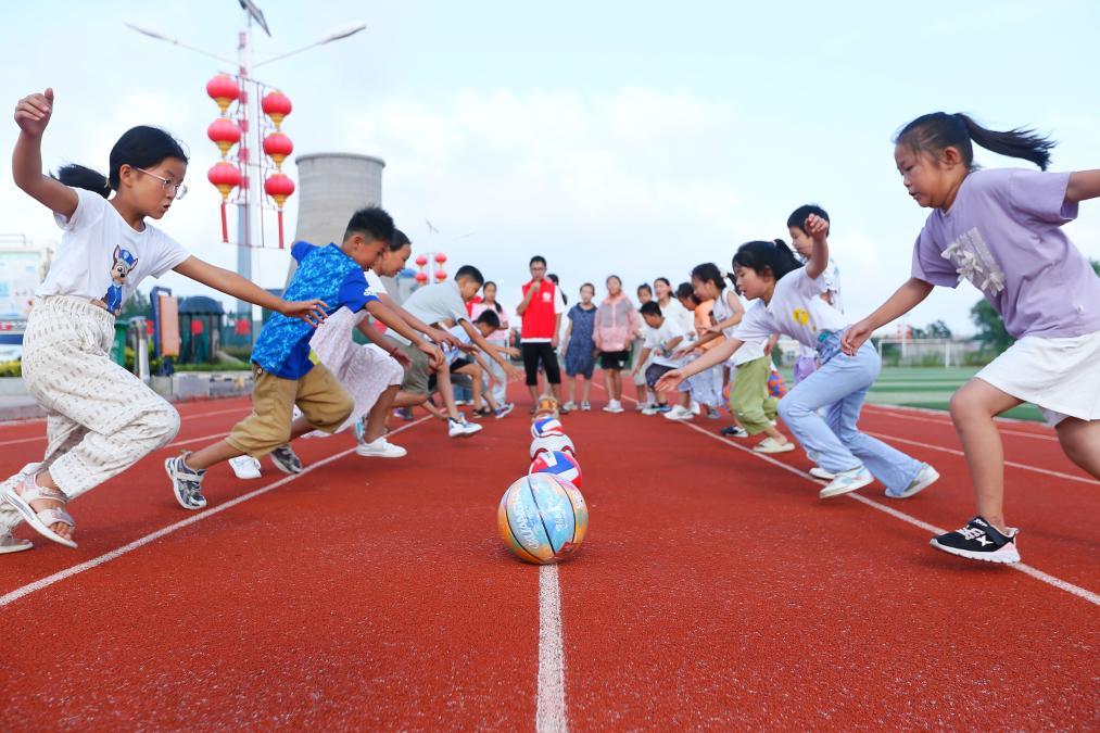 山東即墨：大學(xué)生“公益課堂”助力鄉村孩子快樂(lè )度假