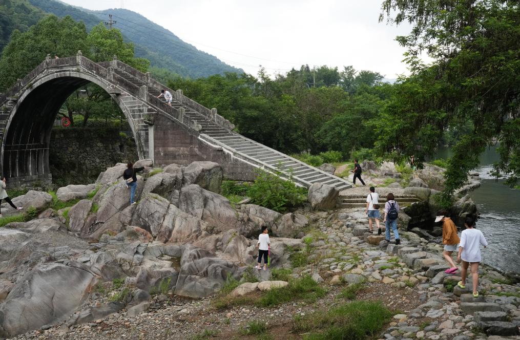避暑游帶動(dòng)山區夏日經(jīng)濟