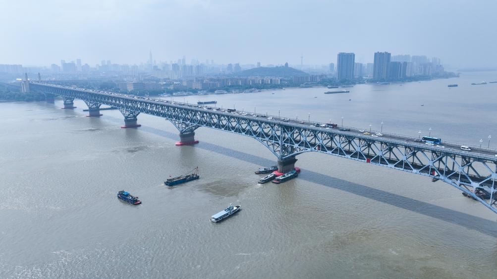 南京長(cháng)江大橋安裝橋墩防撞設施