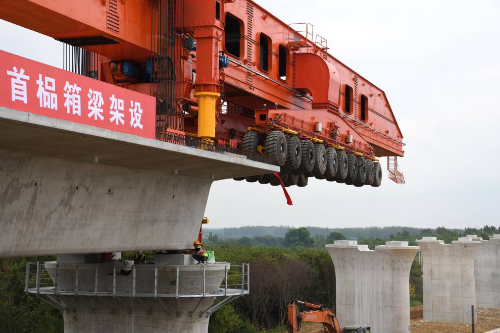 新建滬寧合高鐵全線(xiàn)首榀箱梁架設