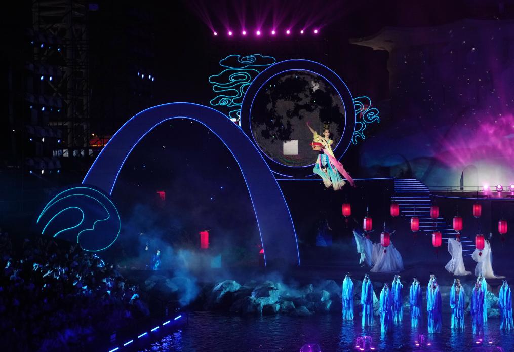 河北北戴河：沉浸式實(shí)景演繹點(diǎn)亮夜經(jīng)濟