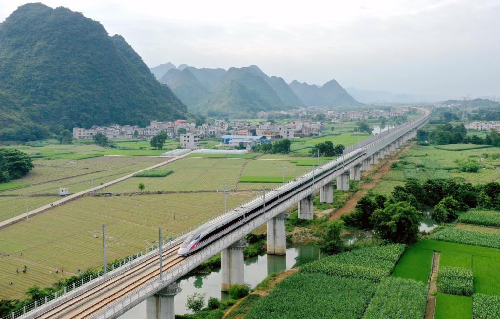 貴陽(yáng)至南寧高速鐵路8月31日全線(xiàn)貫通運營(yíng)