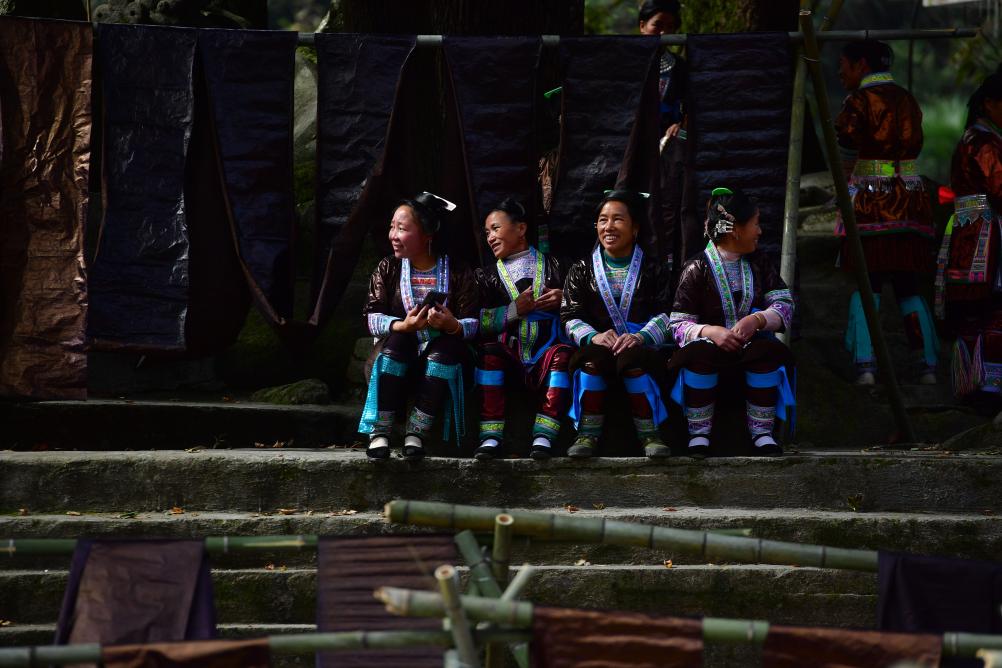 廣西苗族這件衣服，一做就是一年