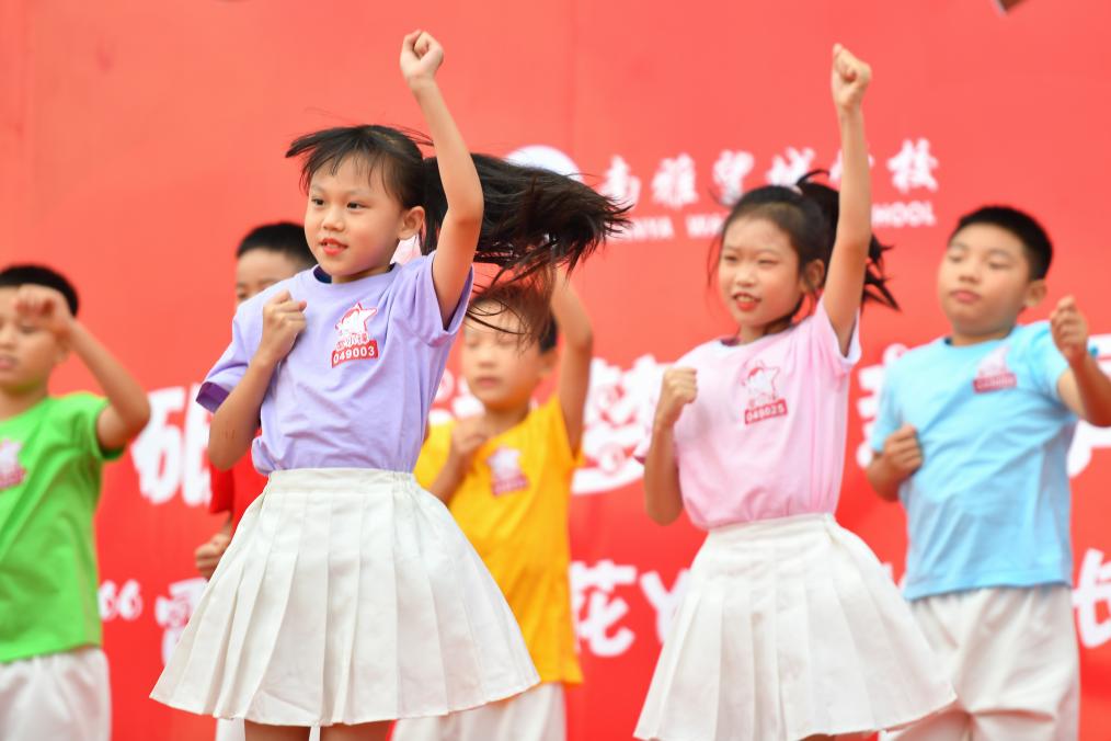 湖南長(cháng)沙：中小學(xué)生迎來(lái)新學(xué)期