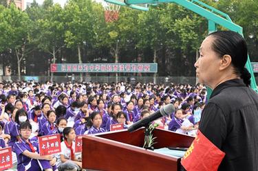 “同學(xué)，你好！”