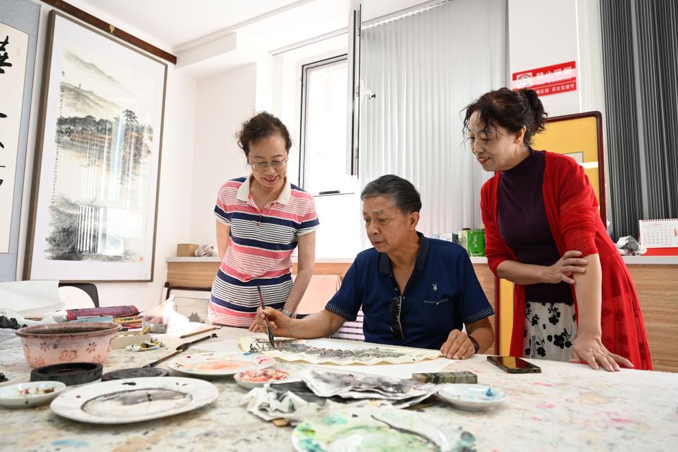 河北承德：社區養老托起幸福“夕陽(yáng)紅”