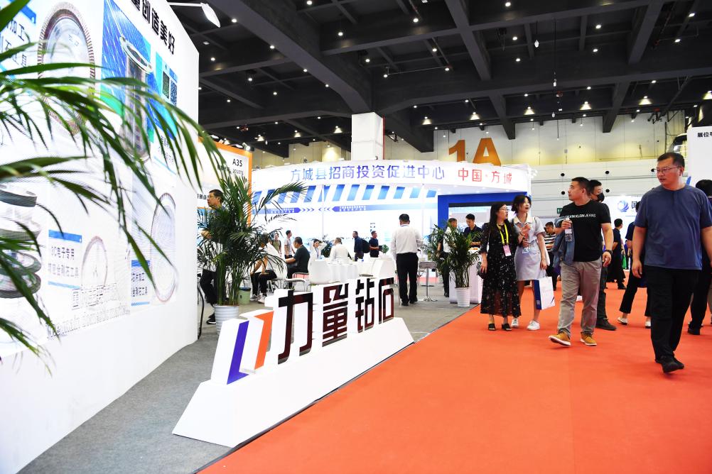 第六屆磨料磨具磨削展覽會(huì )暨2023金剛石產(chǎn)業(yè)大會(huì )在鄭州舉行